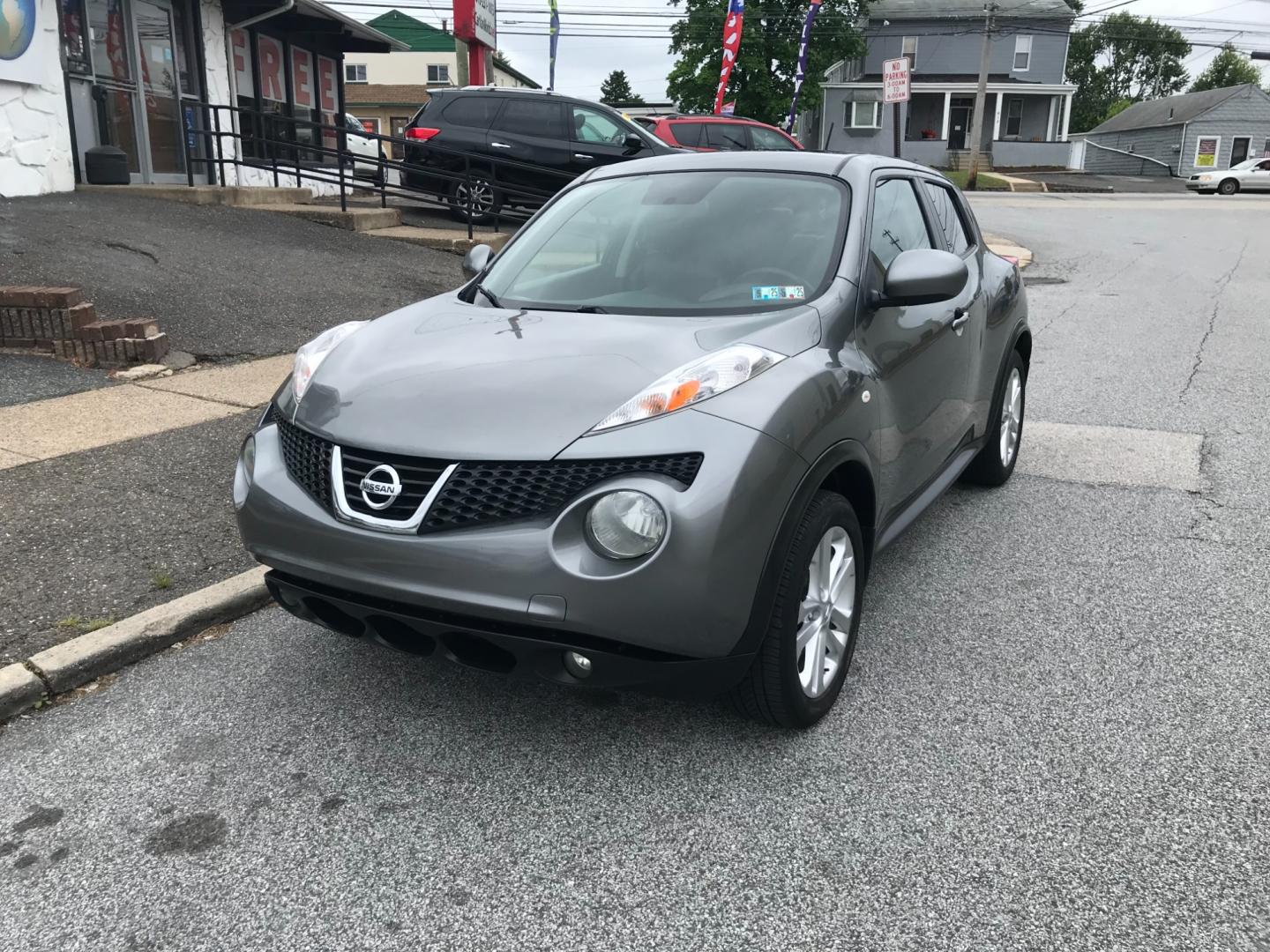 2013 Gray /Black Nissan Juke S (JN8AF5MV5DT) with an 1.6 V4 engine, Automatic transmission, located at 577 Chester Pike, Prospect Park, PA, 19076, (610) 237-1015, 39.886154, -75.302338 - Photo#2